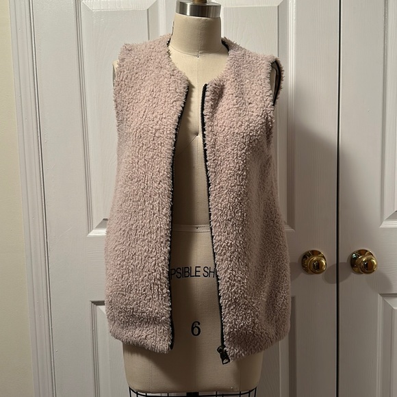Aritzia Wilfred Chateau Vest - Picture 2 of 5